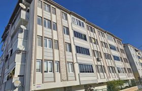 Akçay İkizçay’da Satılık 145m² Geniş 3+1 Daire | Ayrı Mutfak & Çift Balkon