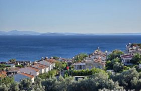 Altınoluk Kiralık Villa / Deniz Manzaralı / Müstakil Bahçeli / Eşyalı