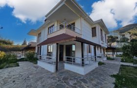 Altınoluk Kiralık Villa | Deniz Manzaralı | Bahçeli | Şömineli