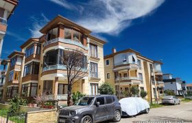 Altınoluk Mıhlı Sahilde Denize 150m Satılık 2+1 Yeni Daire