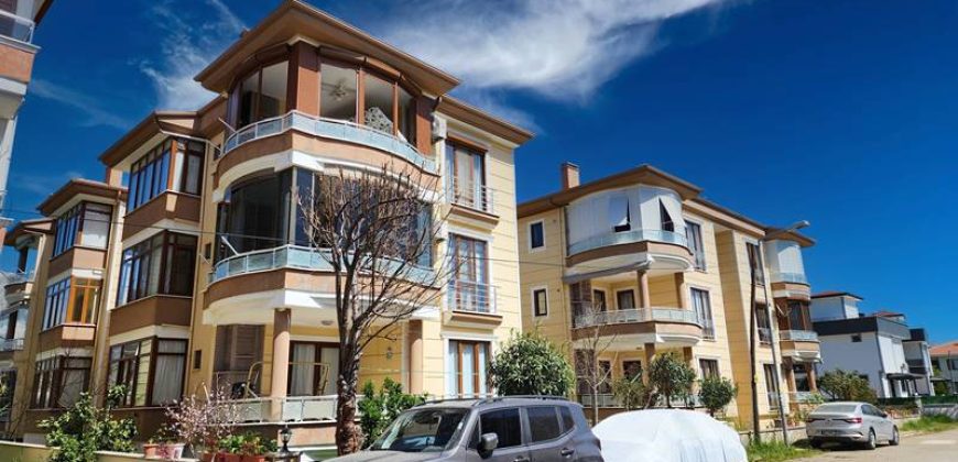 Altınoluk Mıhlı Sahilde Denize 150m Satılık 2+1 Yeni Daire