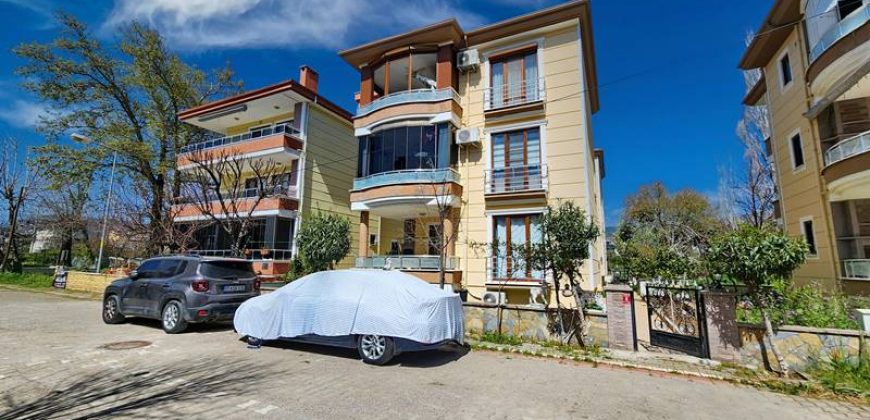 Altınoluk Mıhlı Sahilde Denize 150m Satılık 2+1 Yeni Daire