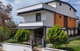 Güre’de Denize Yakın, Deniz Manzaralı 3+1 Sıfır Satılık Villa