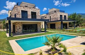 Güre Satılık Villa | Özel Havuzlu, Doğa İçinde 4+1 Sıfır Müstakil Villa