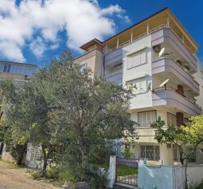 Altınoluk Satılık Daire | Merkezde | Ön Cephe | Ayrı Mutfak