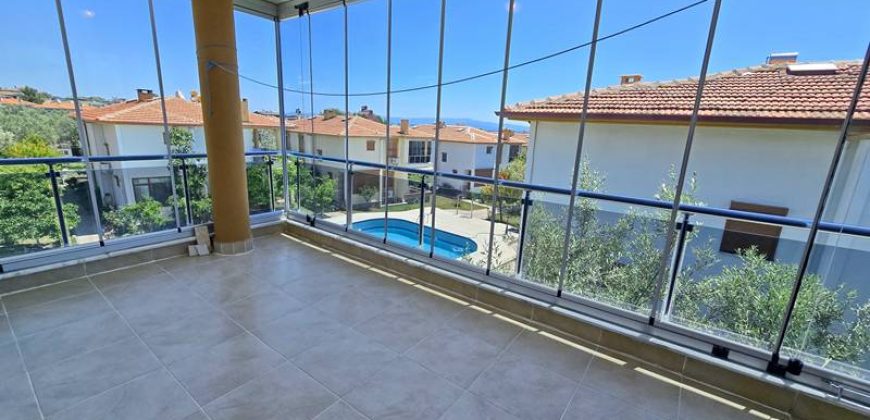Altınoluk Satılık Villa | Havuzlu Sitede | Denize 250 Metre