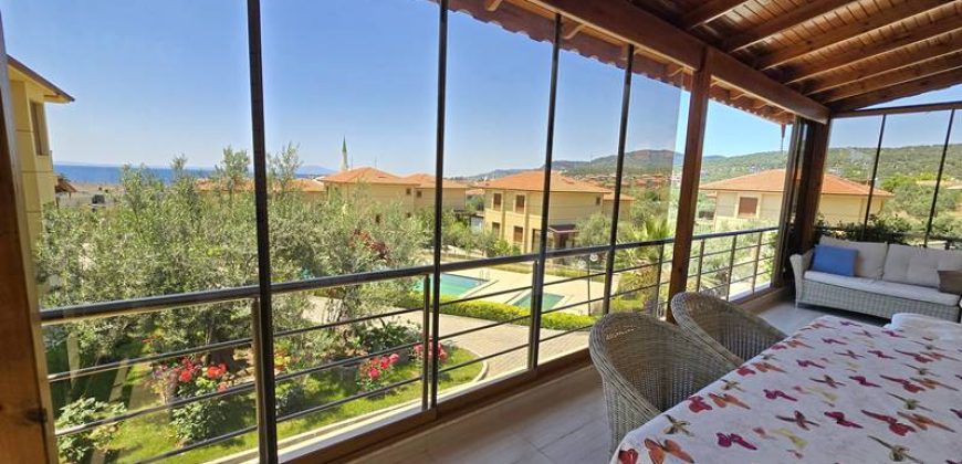 Altınoluk Satılık Villa | Havuzlu Sitede | Deniz Manzaralı | Özel Otopark & Şarj İstasyonlu