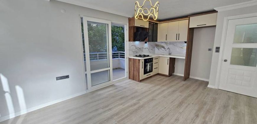 Akçay Altınkum Satılık Daire | Denize 450 Metre | Geniş Balkon | Yenilenmiş
